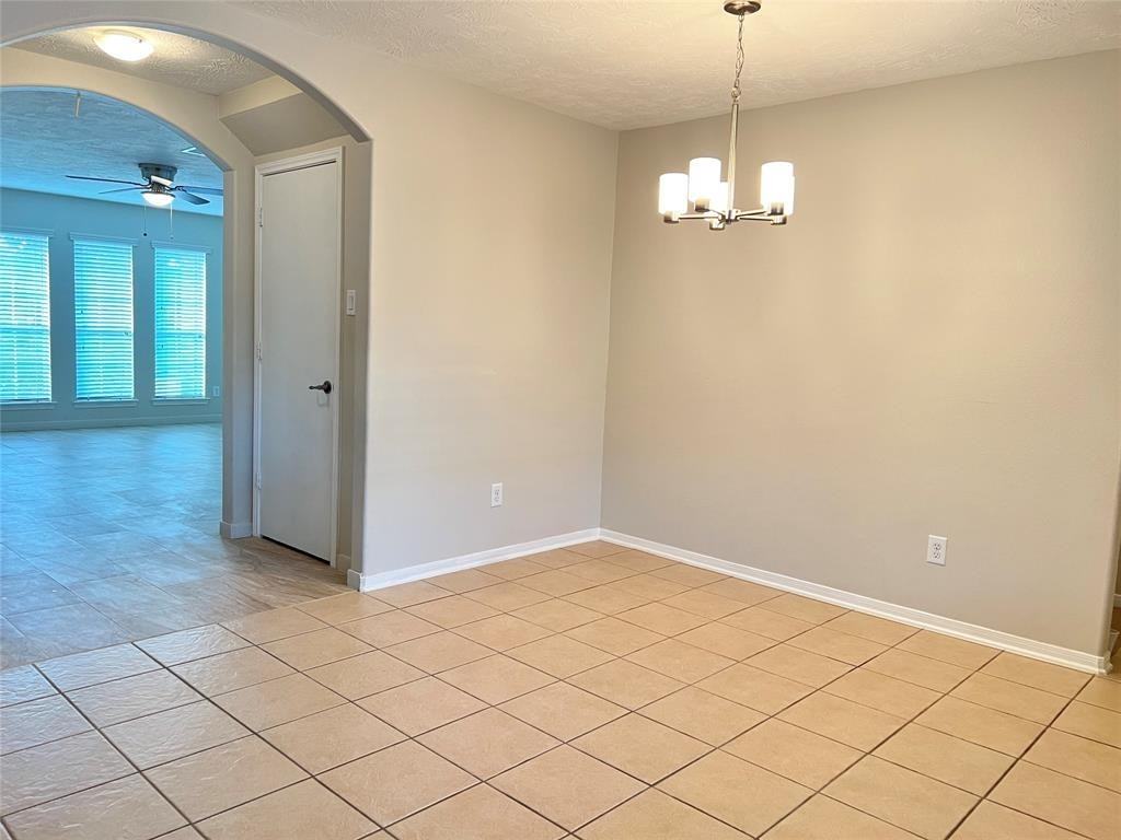 2207 Diamond Crest Dr - Photo 3 of 19