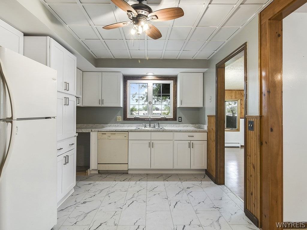 184 Greenfield Dr - Photo 3 of 38