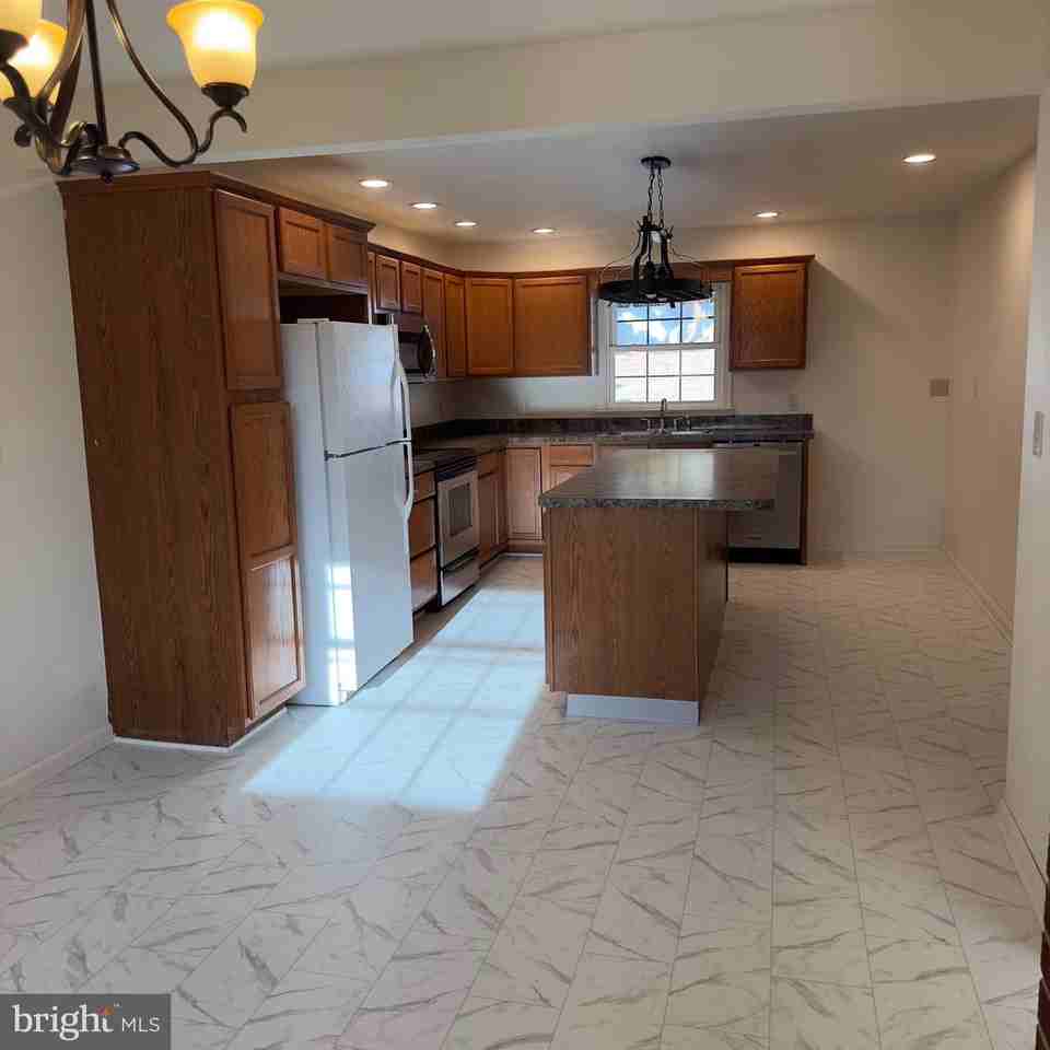 60 Central Square Dr - Photo 3 of 11