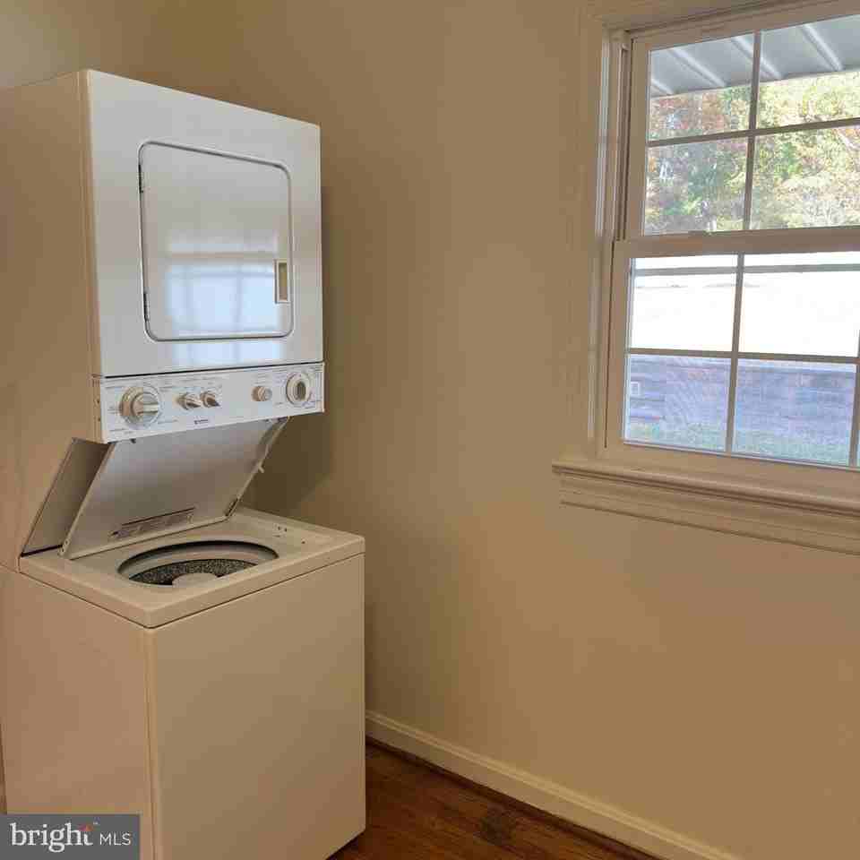 60 Central Square Dr - Photo 7 of 11