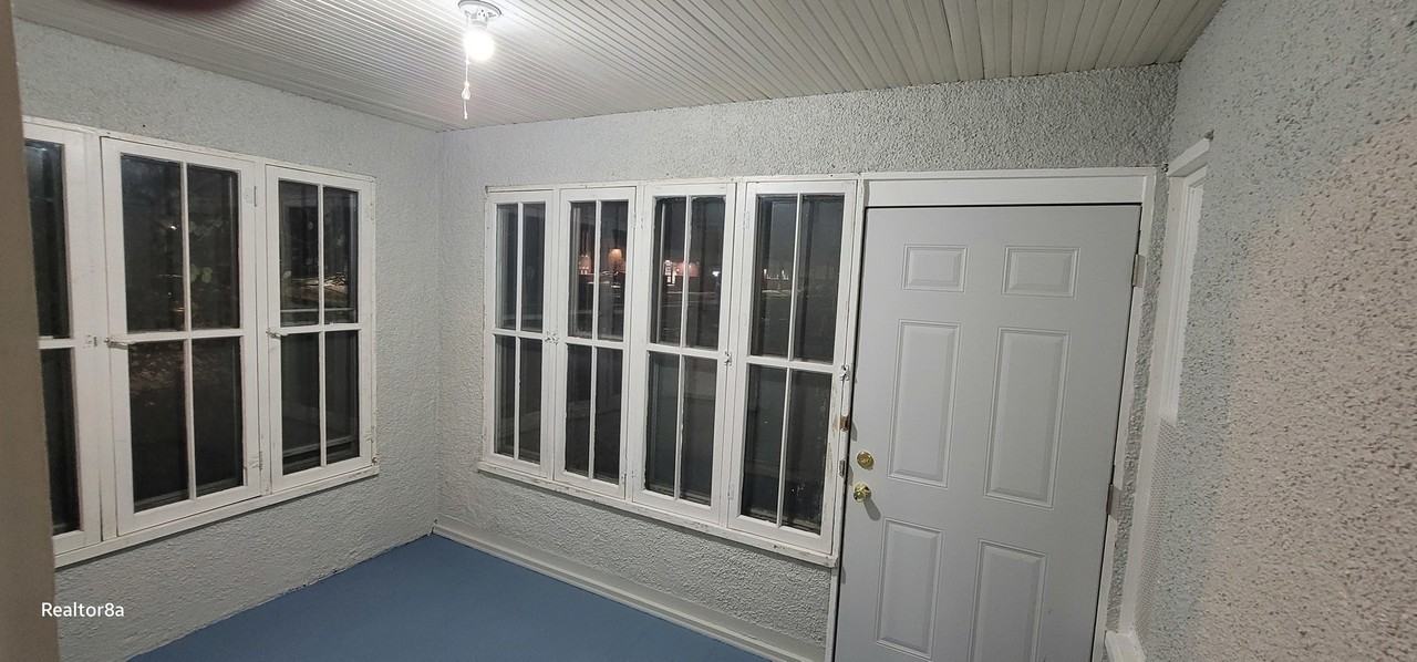 256 W New York St ##1 - Photo 2 of 6