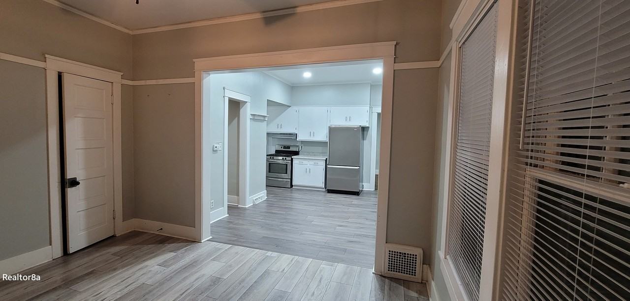 256 W New York St ##1 - Photo 3 of 6