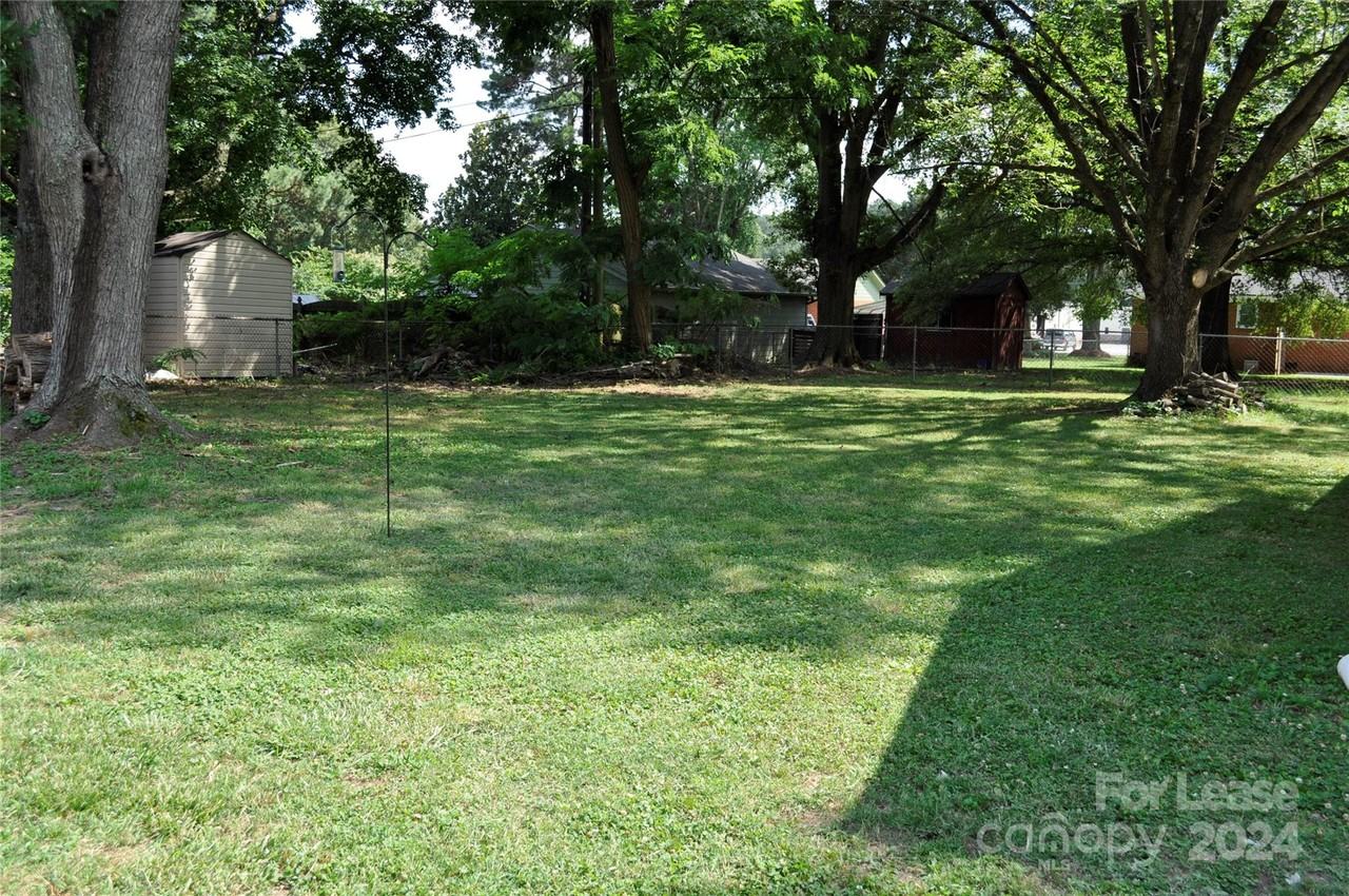 200 Smith Cir - Photo 3 of 18