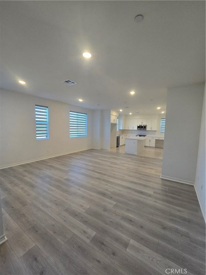 11496 Artesia Blvd - Photo 4 of 23