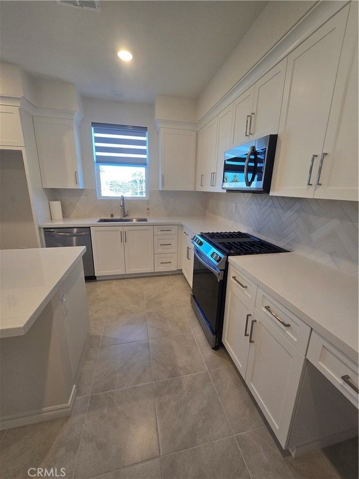 11496 Artesia Blvd - Photo 5 of 23