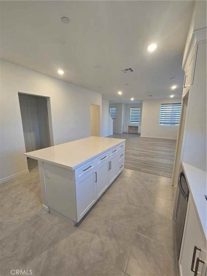 11496 Artesia Blvd - Photo 6 of 23