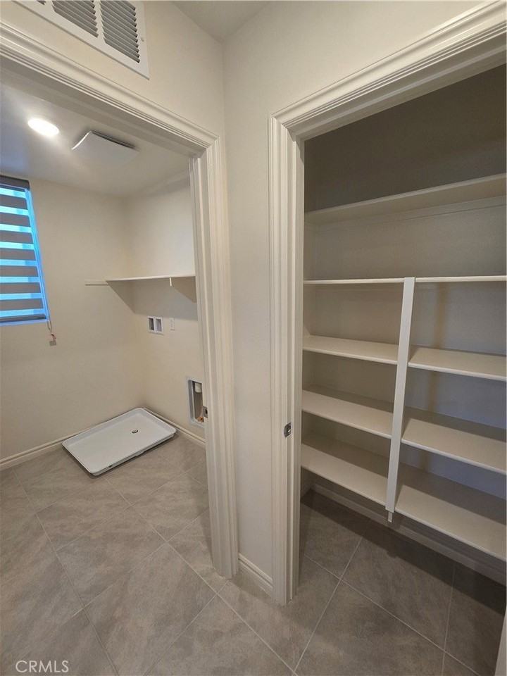 11496 Artesia Blvd - Photo 7 of 23