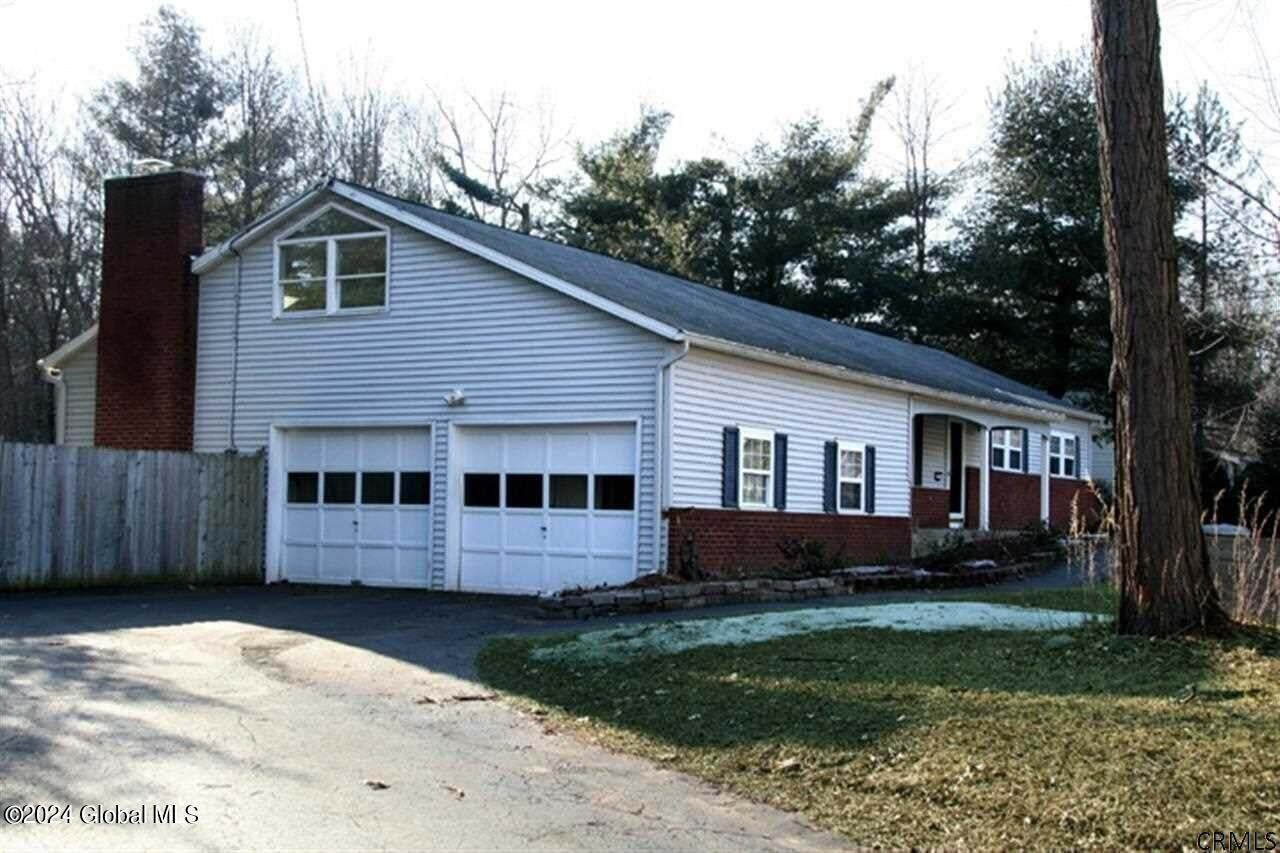 10 Huckleberry Ln - Photo 2 of 32