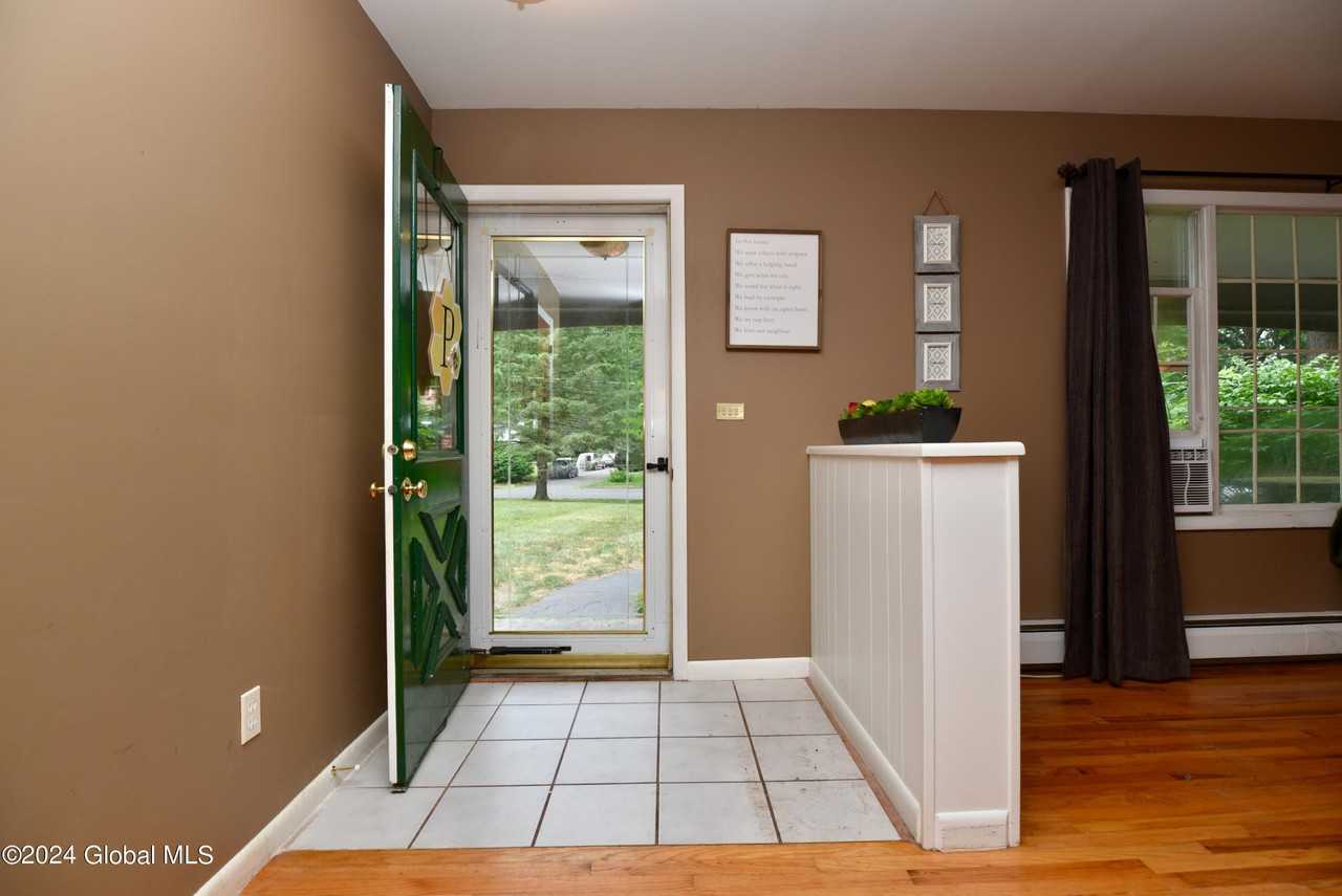 10 Huckleberry Ln - Photo 3 of 32