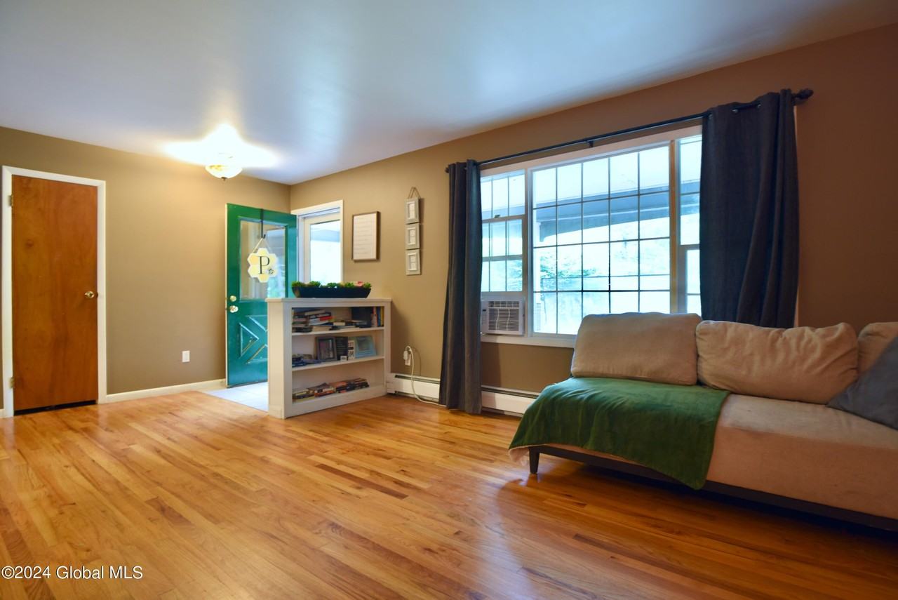 10 Huckleberry Ln - Photo 4 of 32