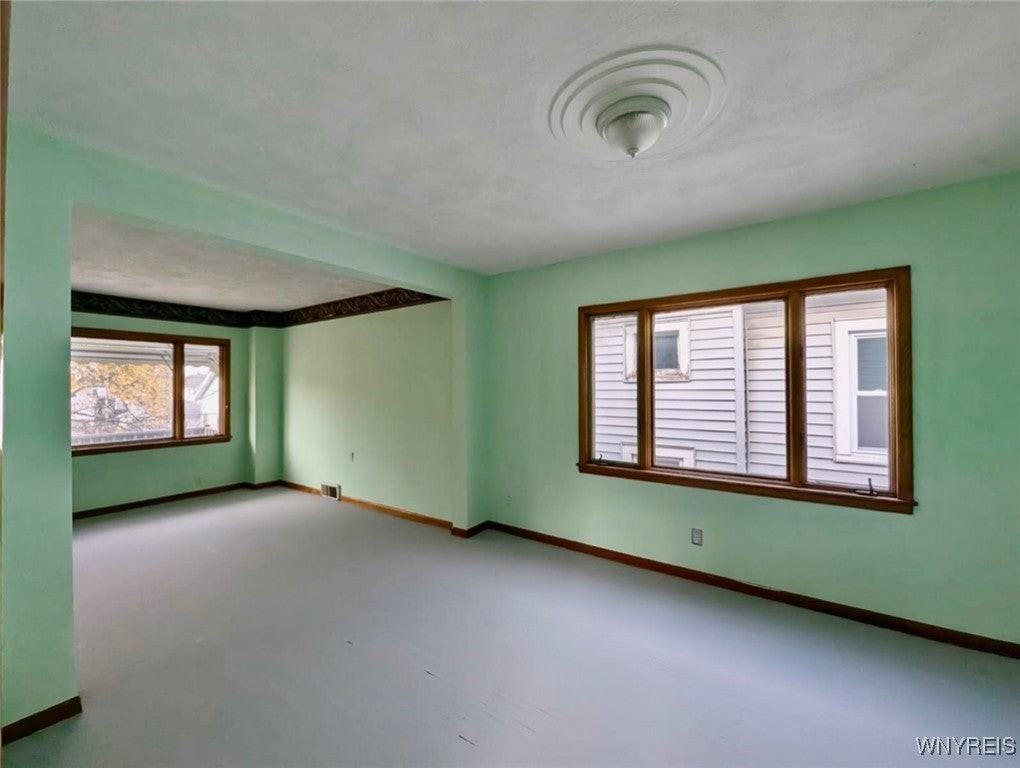 27 Hoerner Ave - Photo 4 of 22