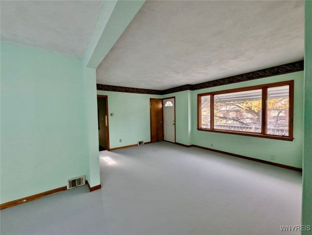 27 Hoerner Ave - Photo 5 of 22