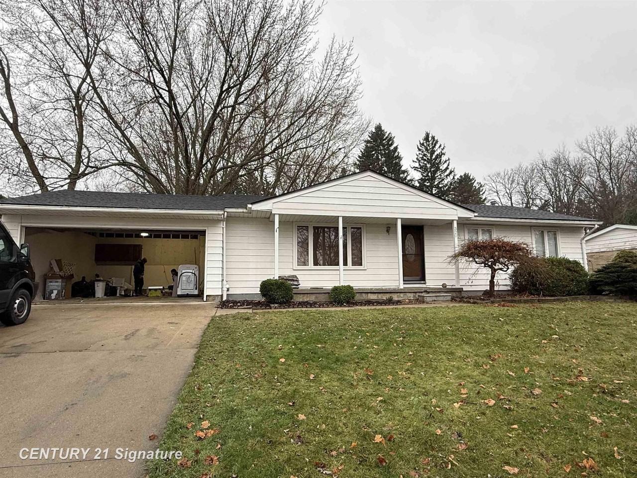 320 Holland Rd - Photo 2 of 9