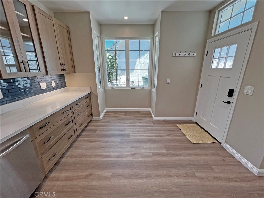 358 Duchesne Ct - Photo 4 of 37