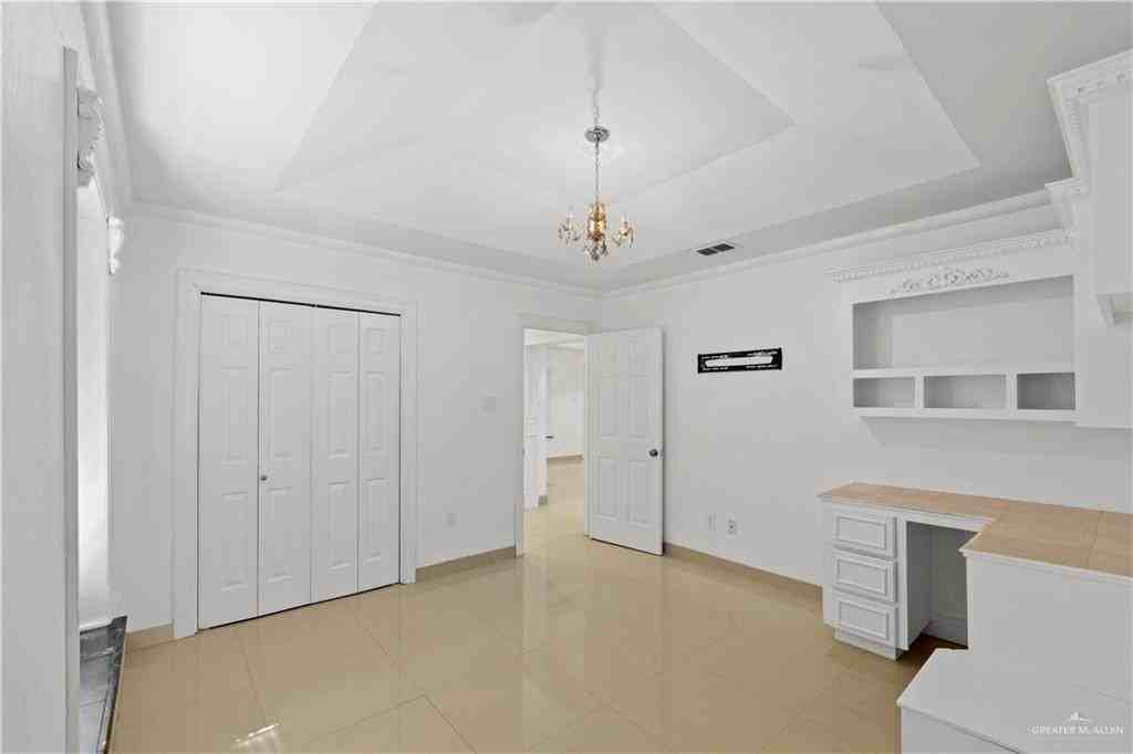 2203 E 19th St - Photo 3 of 21