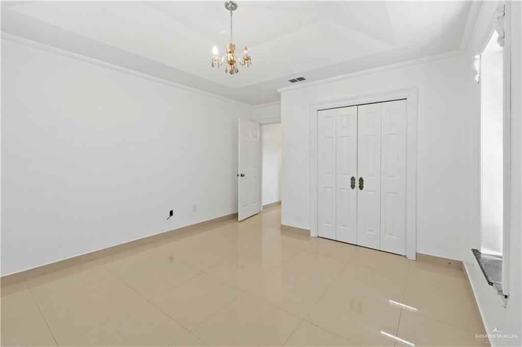 2203 E 19th St - Photo 4 of 21