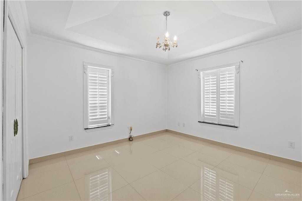 2203 E 19th St - Photo 5 of 21