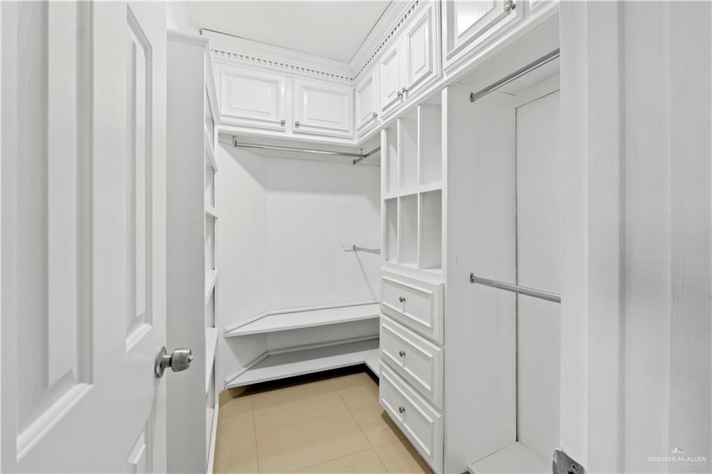 2203 E 19th St - Photo 6 of 21