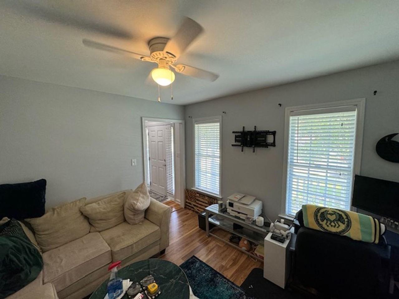 12 Adrian St - Photo 5 of 28