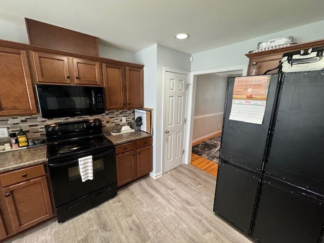 12 Adrian St - Photo 7 of 28