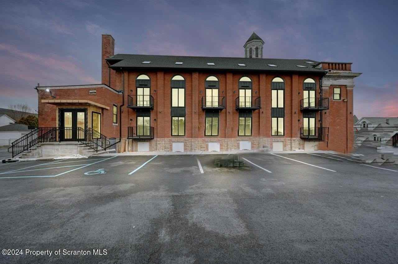 633 Main St - Photo 4 of 50