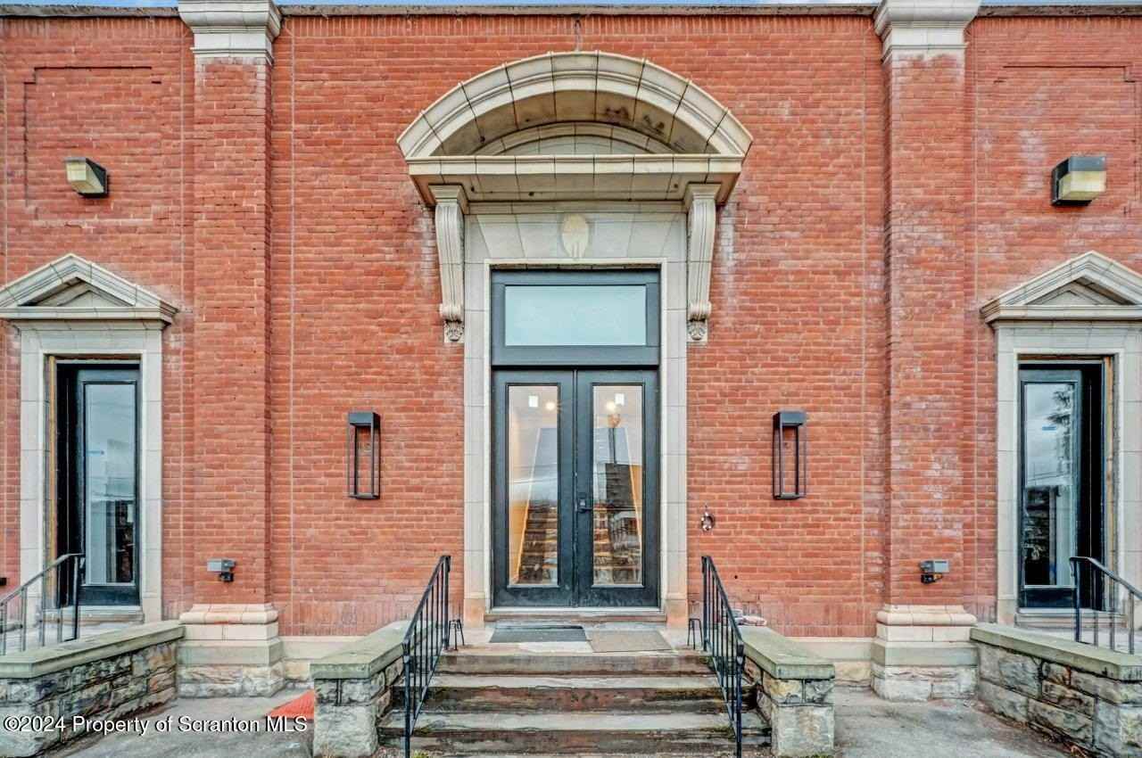 633 Main St - Photo 5 of 50