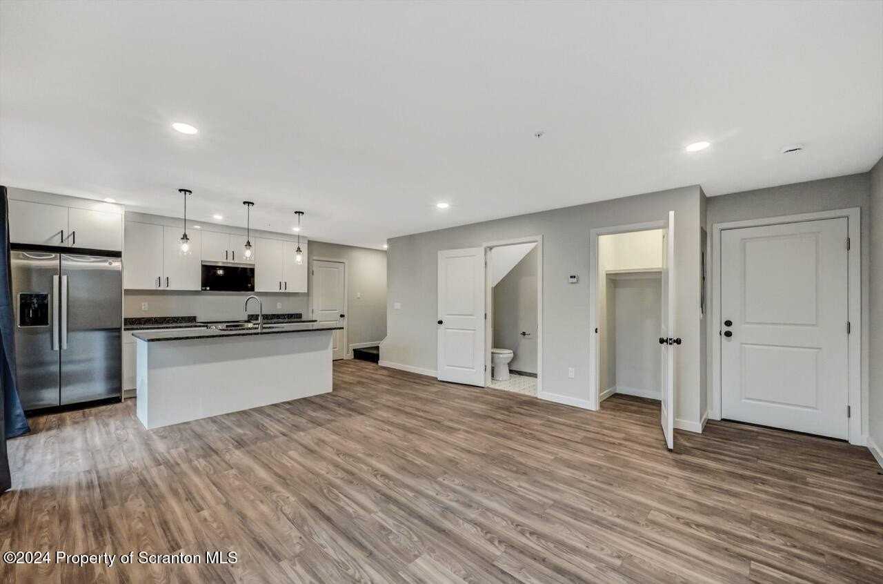 633 Main St - Photo 7 of 50