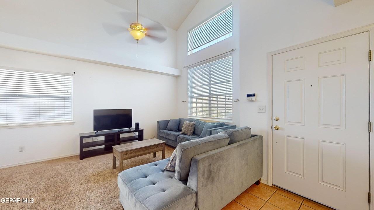 6688 Dakota Ridge Dr - Photo 3 of 44