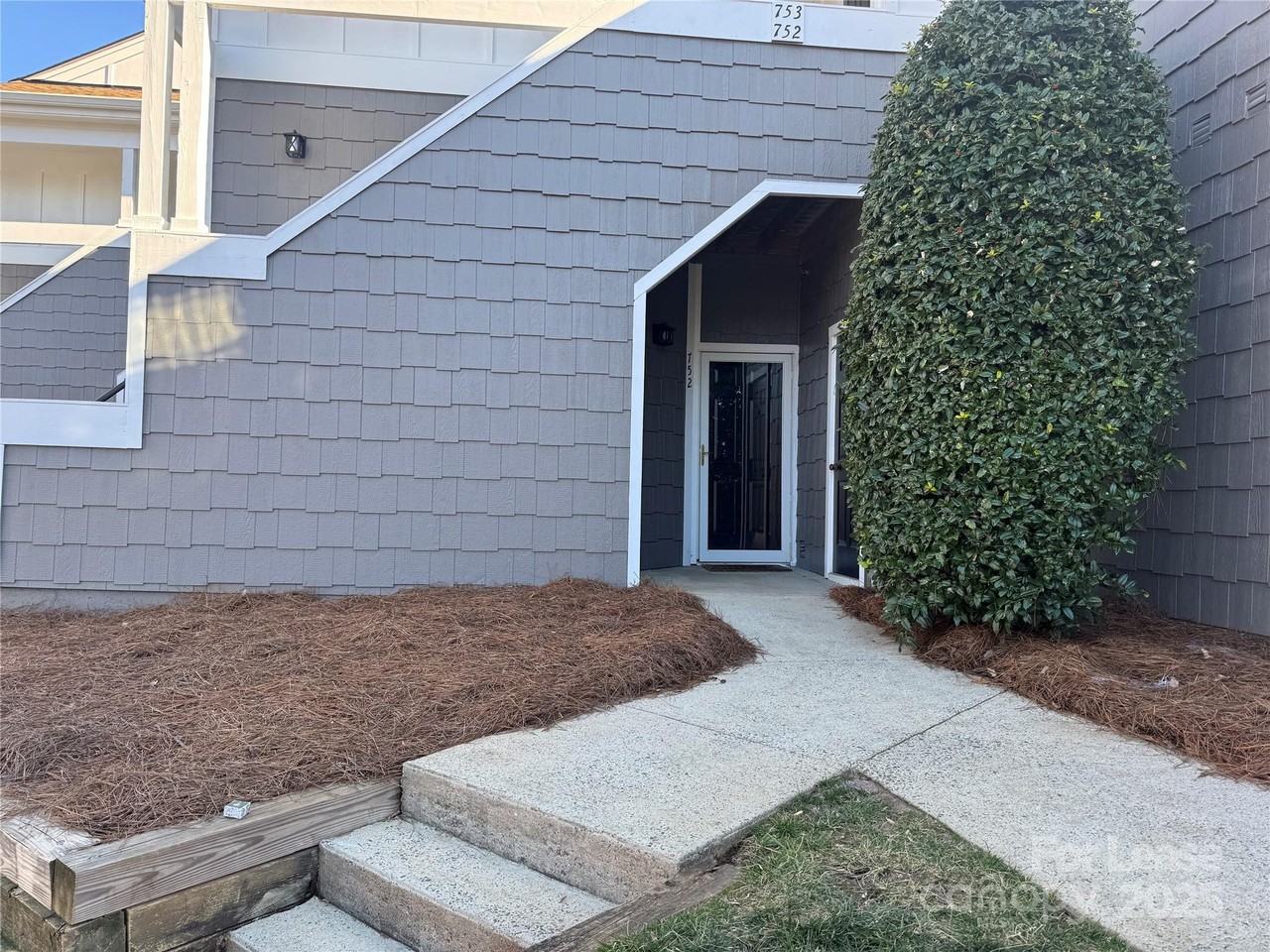 752 Southwest Dr - Photo 2 of 24