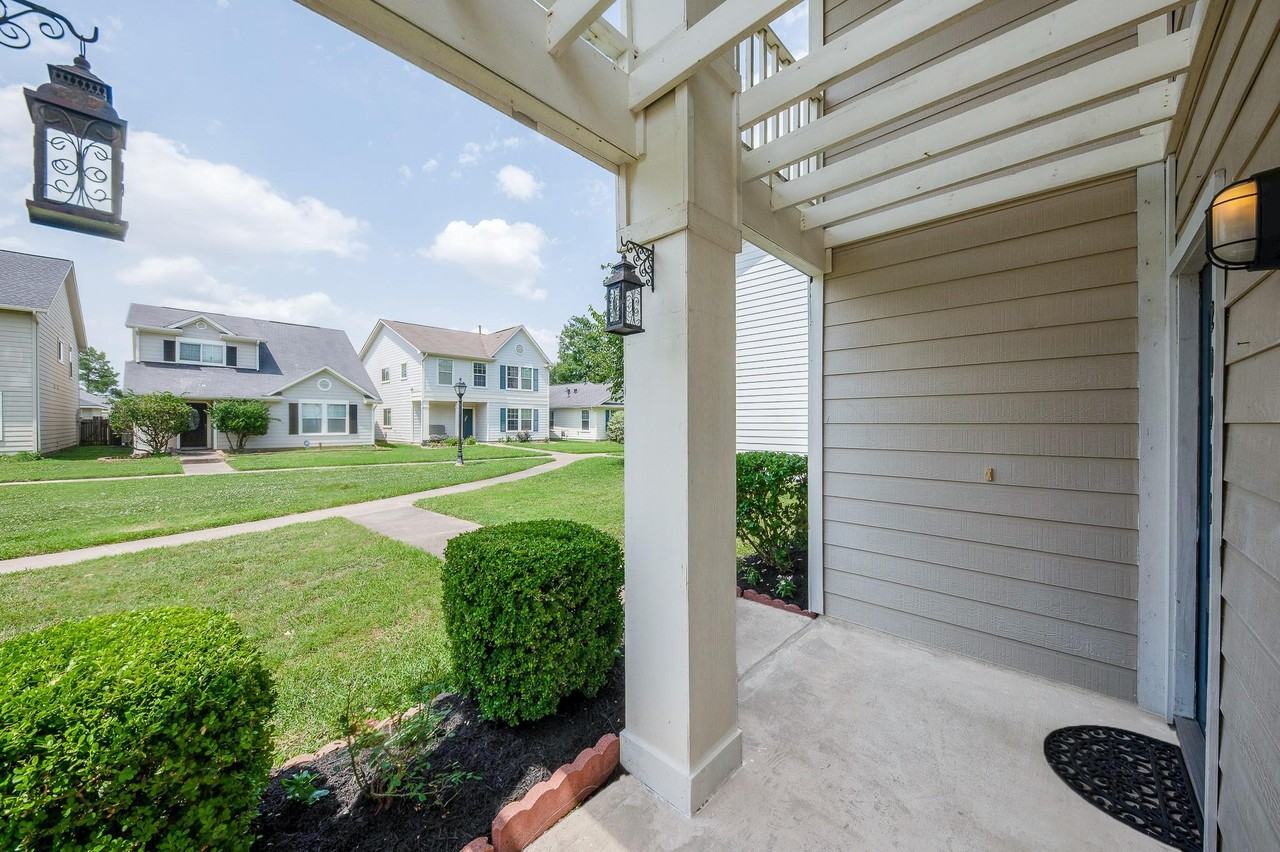 20918 Torrence Falls Court - Photo 3 of 32