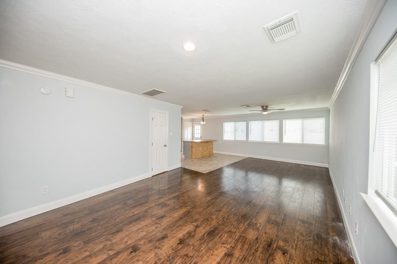 20918 Torrence Falls Court - Photo 5 of 32