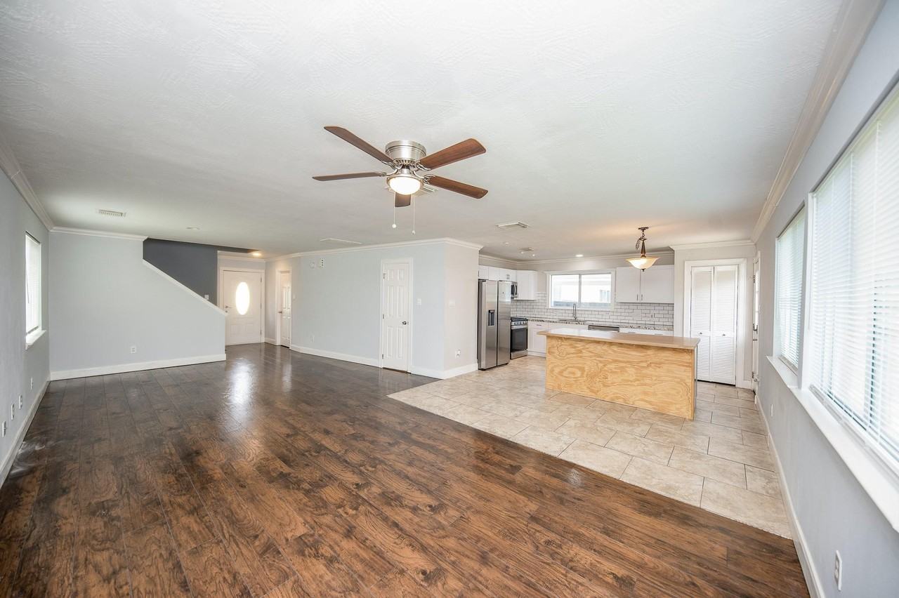 20918 Torrence Falls Court - Photo 6 of 32