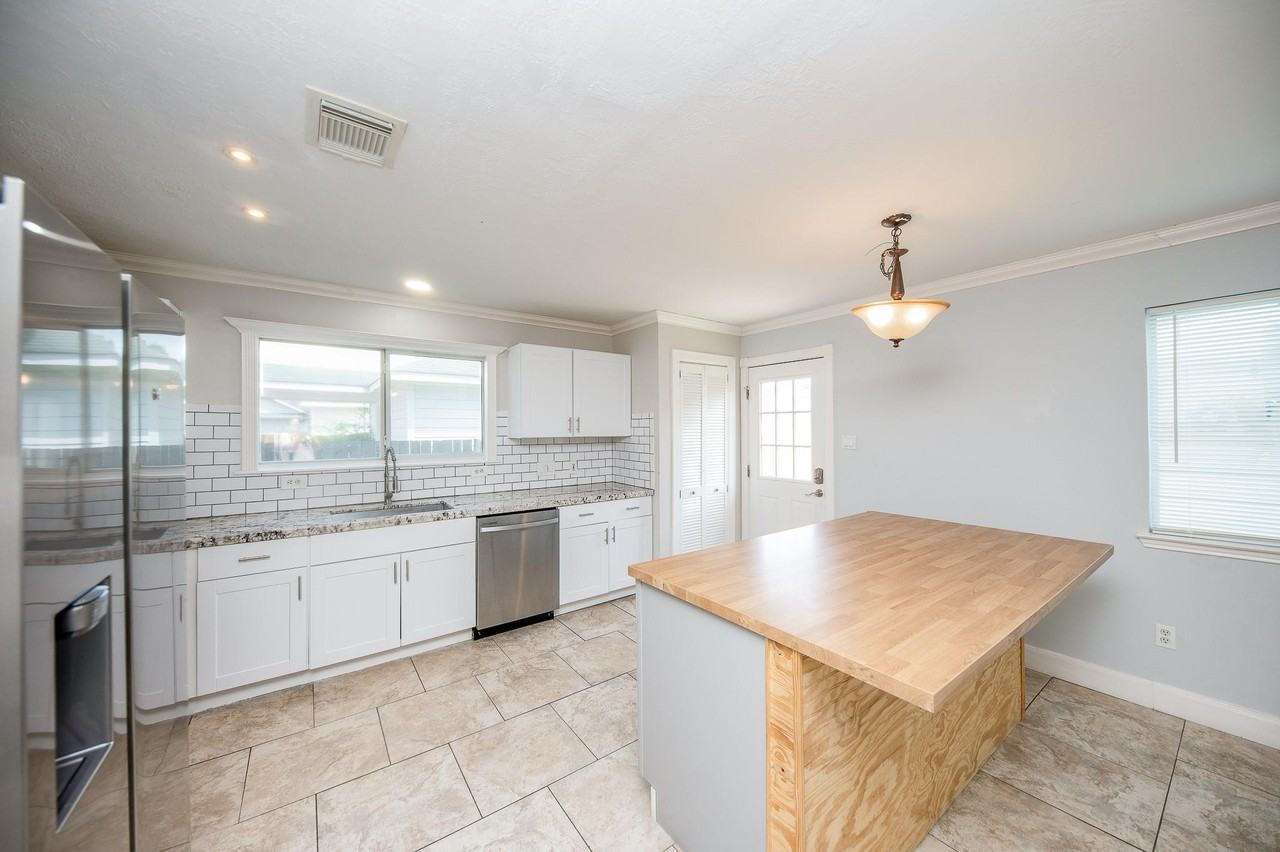 20918 Torrence Falls Court - Photo 7 of 32