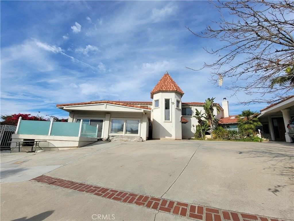 18764 Consul Ave - Photo 2 of 40