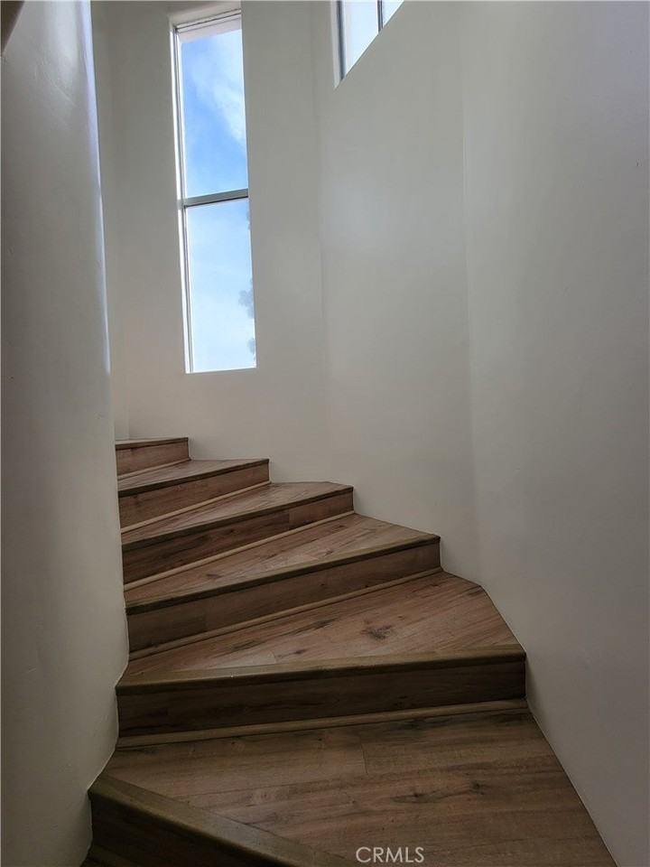 18764 Consul Ave - Photo 5 of 40