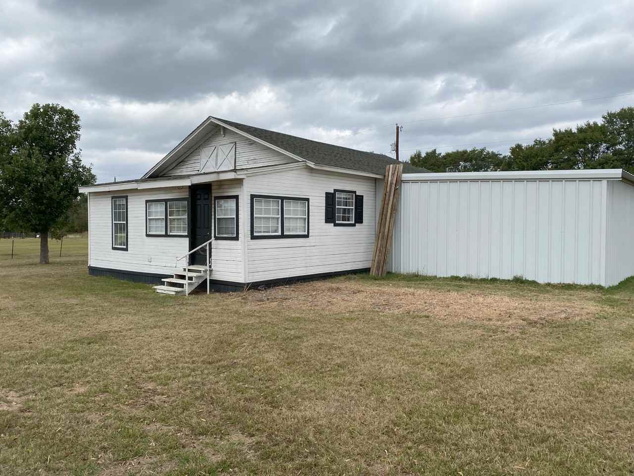 610 Se Front St - Photo 2 of 8