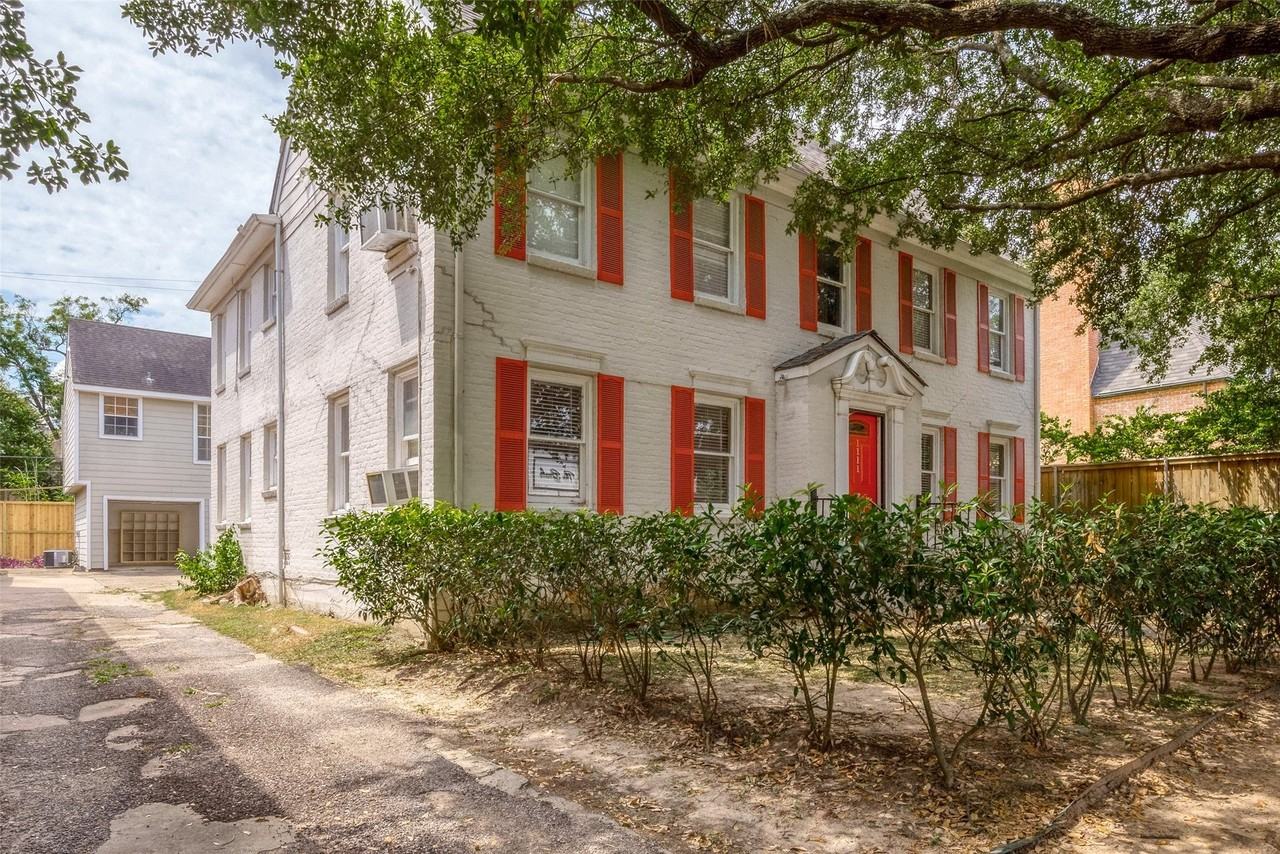 1111 Banks St - Photo 3 of 29