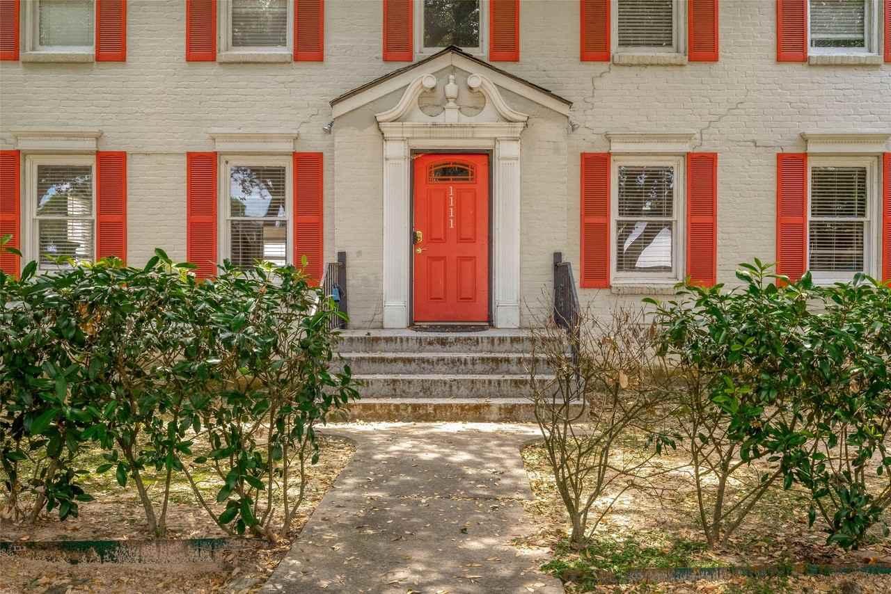 1111 Banks St - Photo 6 of 29