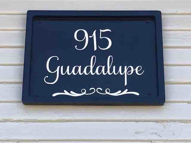 915 Guadalupe St - Photo 2 of 15