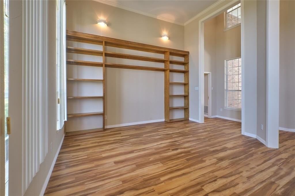 5608 New Castle Dr - Photo 3 of 24