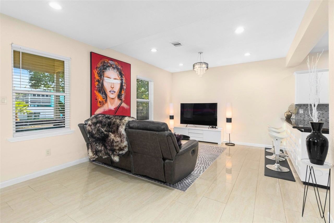 5324 Avenue R - Photo 4 of 26