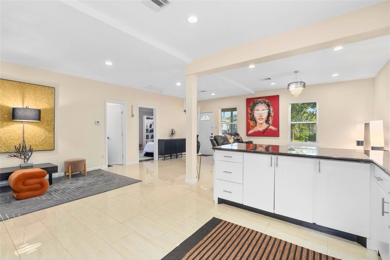 5324 Avenue R - Photo 6 of 26