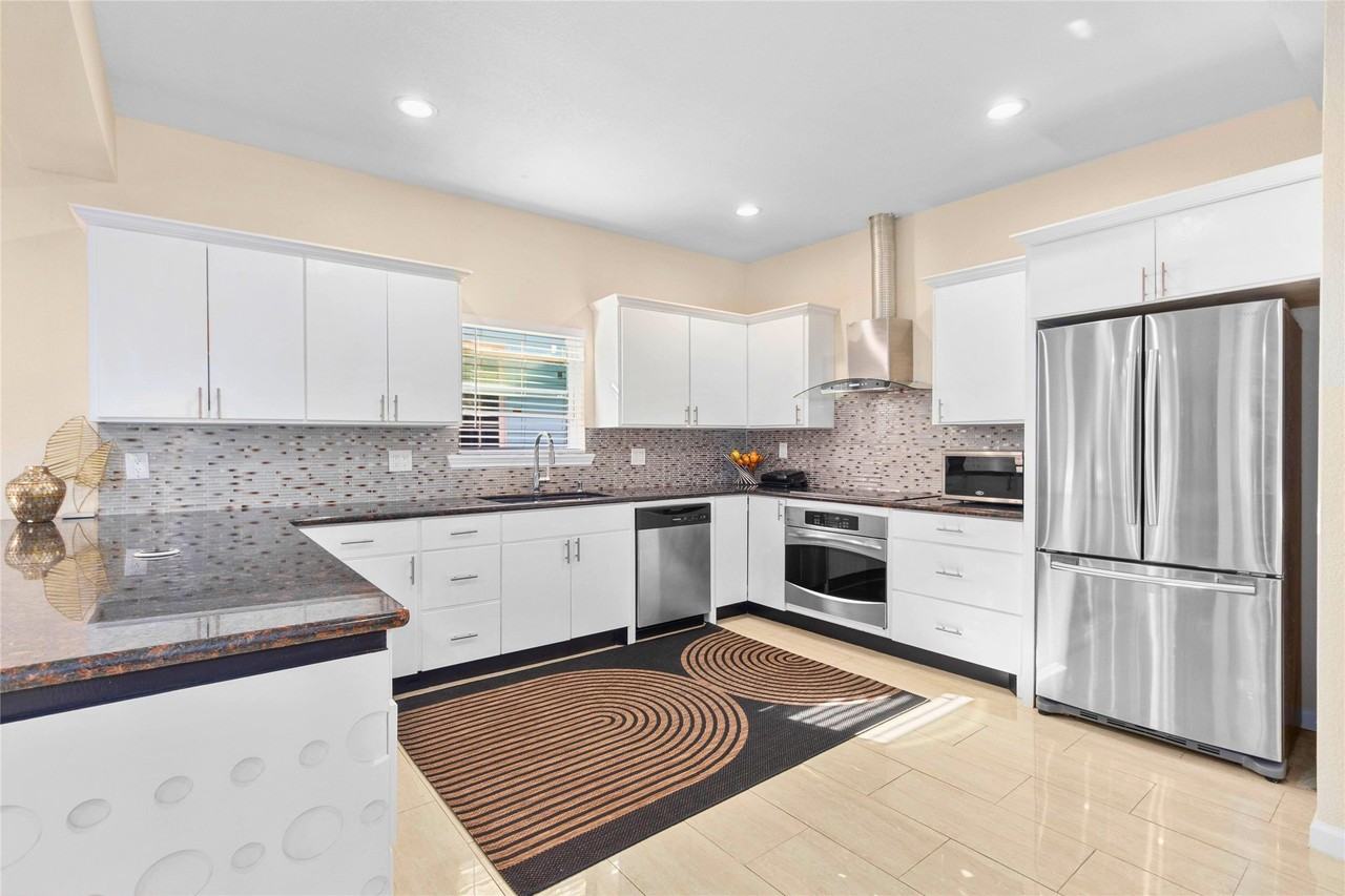 5324 Avenue R - Photo 7 of 26