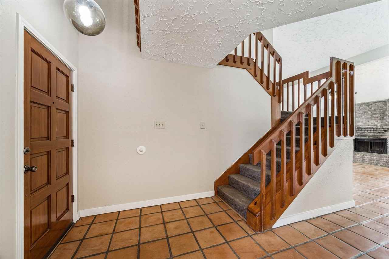 12038 Southmeadow Dr - Photo 2 of 15