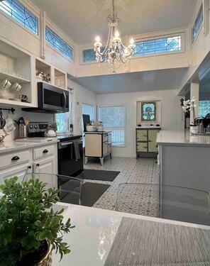 310 S 33rd St - Photo 6 of 28