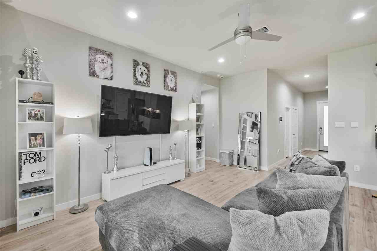 14226 Lake Lodge Dr - Photo 7 of 27