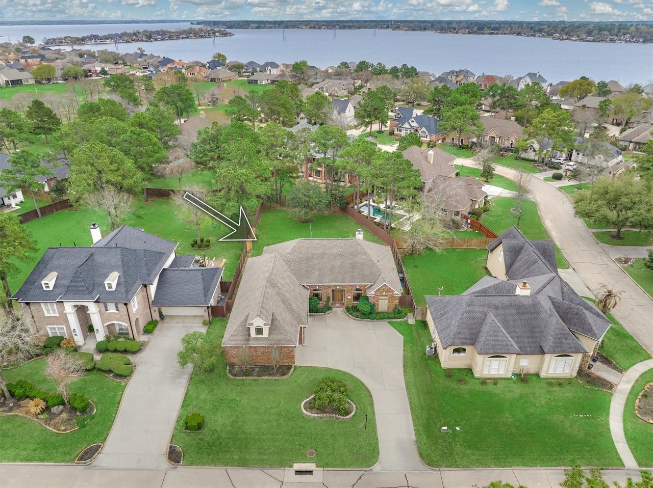 366 Wedgewood Dr - Photo 2 of 50