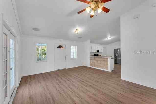 330 Sherborne Ln - Photo 3 of 13