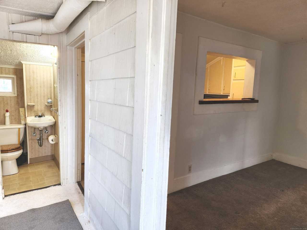 603R Center St - Photo 5 of 16