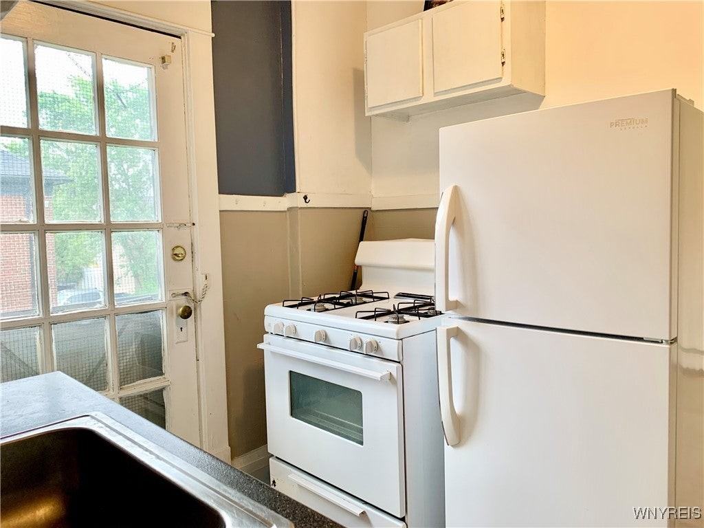 424 Skillen St - Photo 6 of 11